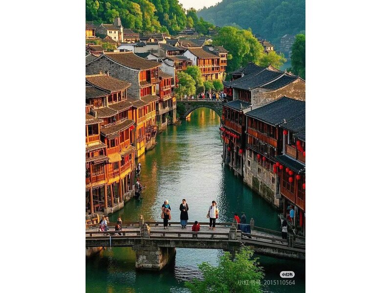 KHÁM PHÁ CỔ TRẤN PHƯỢNG HOÀNG
