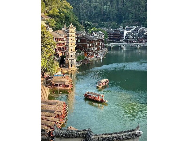 KHÁM PHÁ CỔ TRẤN PHƯỢNG HOÀNG